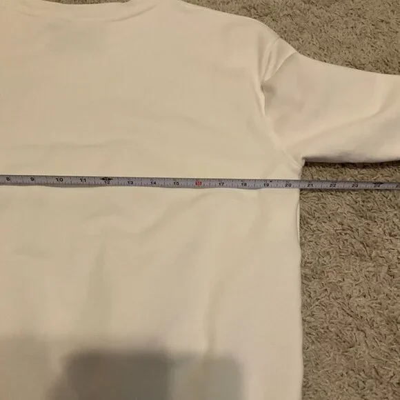 MOSCHINO WHITE TEDDY SWEATSHIRT. size 4-6 (US). white.Chic Moschino sweater in